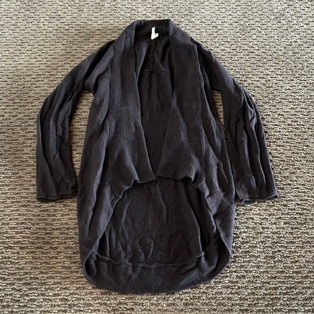 EUC Qi cardigan Size: M